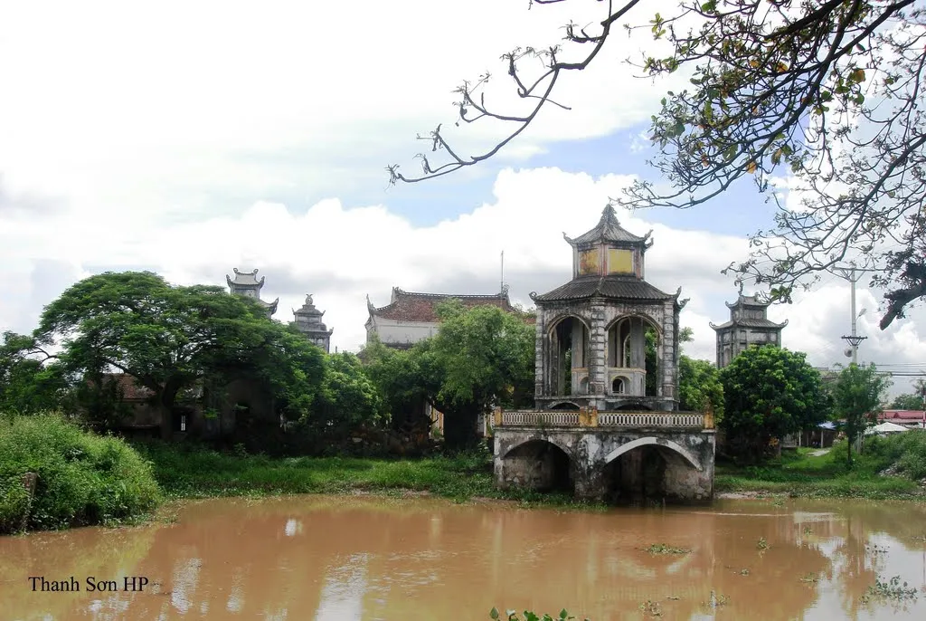 Quang cảnh xung quanh Đền Đồng Xâm