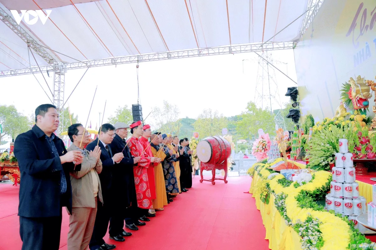 Lễ dâng hương tại Lễ hội Thái miếu nhà Trần