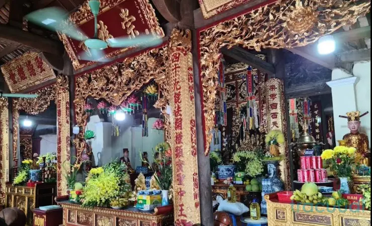 Ban thờ chính Chùa Huỳnh Cung