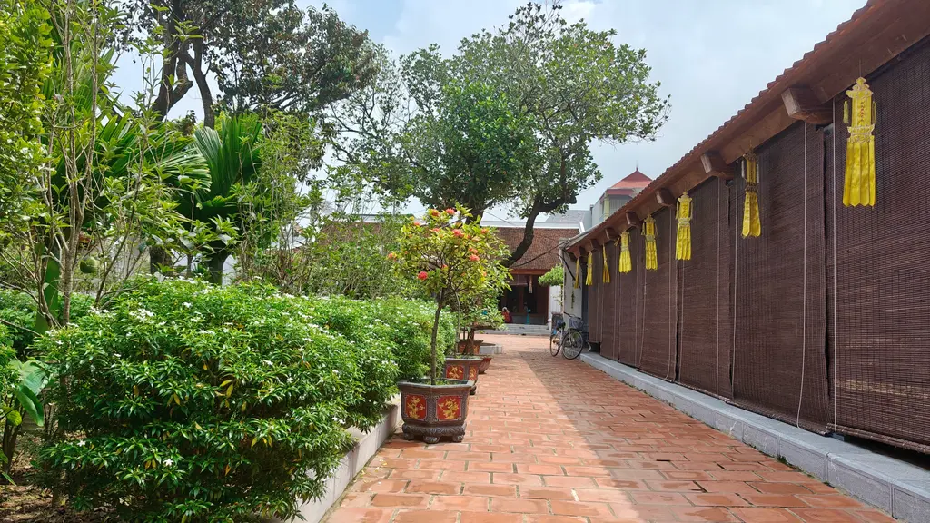 Không gian cảnh quan chùa Bà Tề