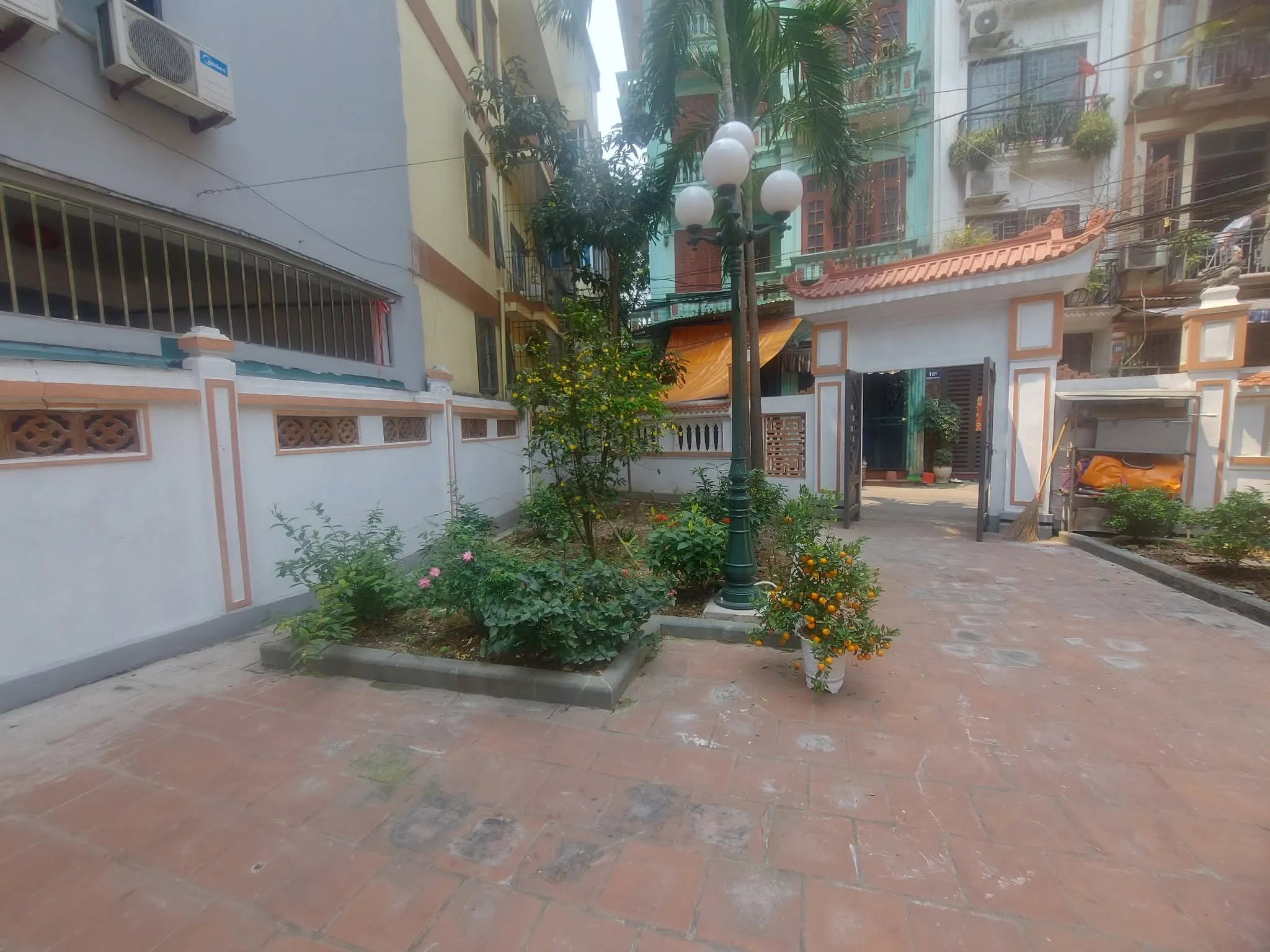 Khuôn viên Mộ danh nhân Đặng Trần Côn