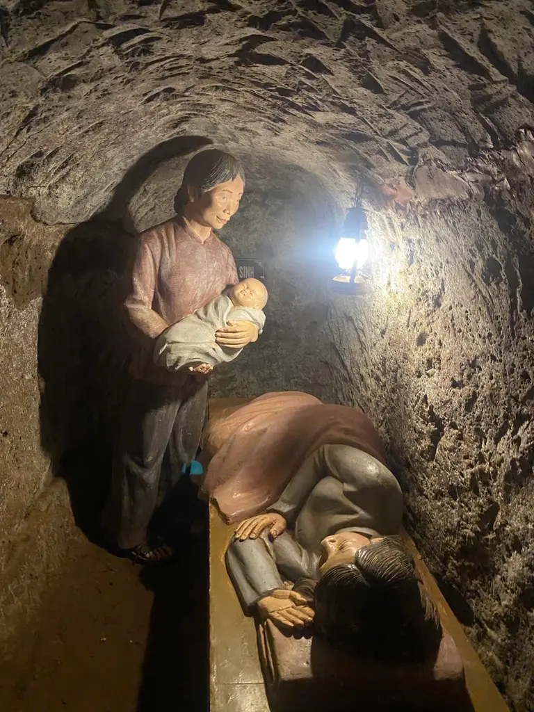 Mô hình cảnh sinh hoạt của nhân dân trong địa đạo Vịnh Mốc