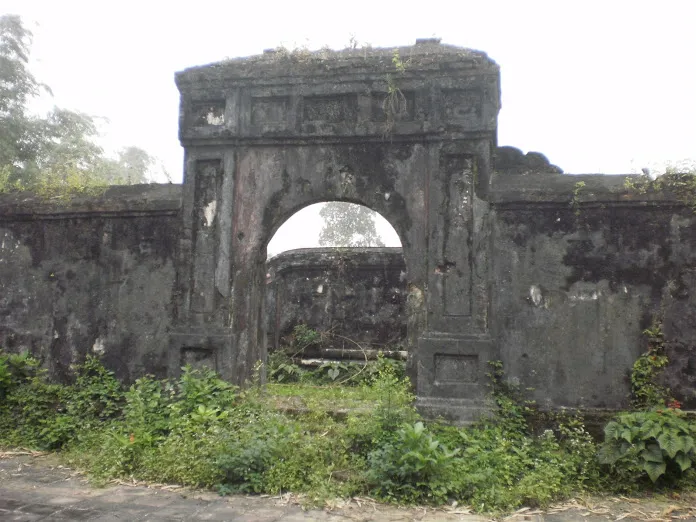 Cổng Lăng Quang Hưng