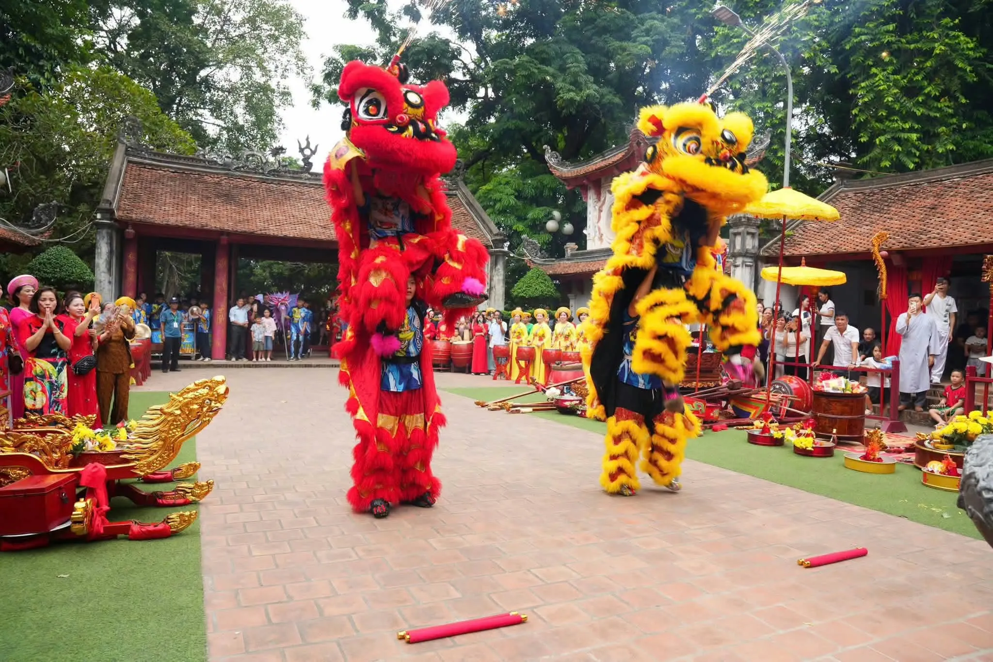 Múa lân trong lễ hội Đả Ngư đền Và