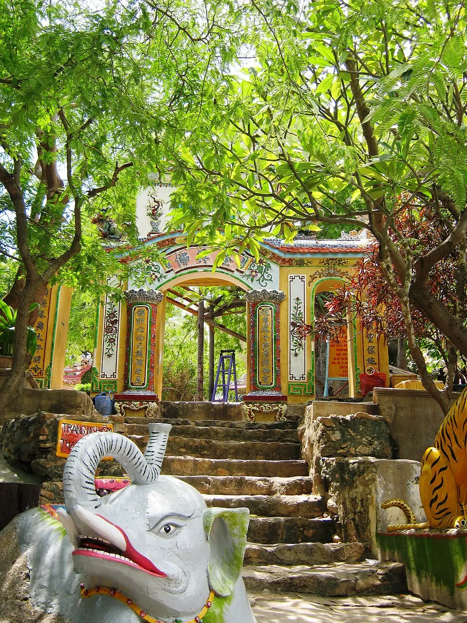 Lối lên Chùa Cổ Thạch