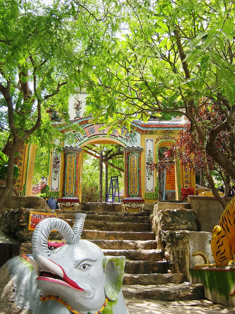 Lối lên Chùa Cổ Thạch