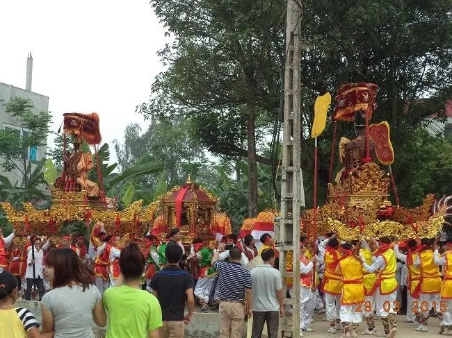 Khung cảnh lễ rước tại Hội làng Nội An