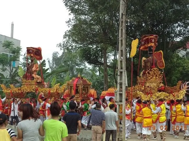 Khung cảnh lễ rước tại Hội làng Nội An