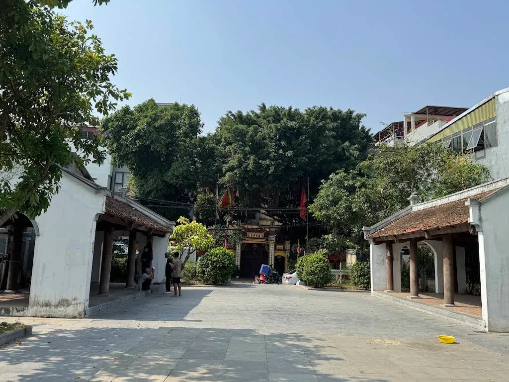 Cảnh quan Miếu Hai Bà Trưng