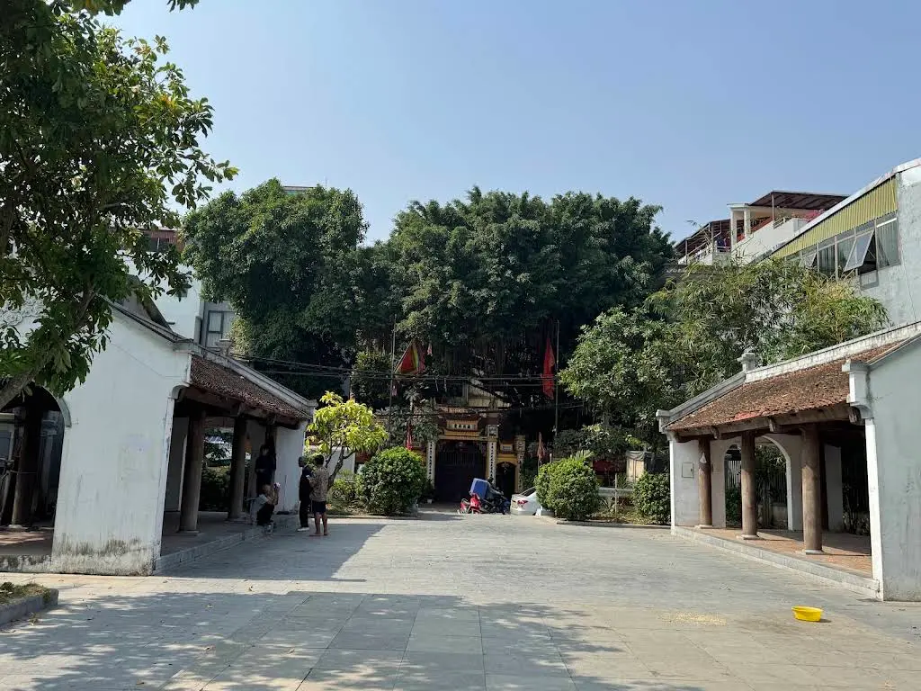 Cảnh quan Miếu Hai Bà Trưng