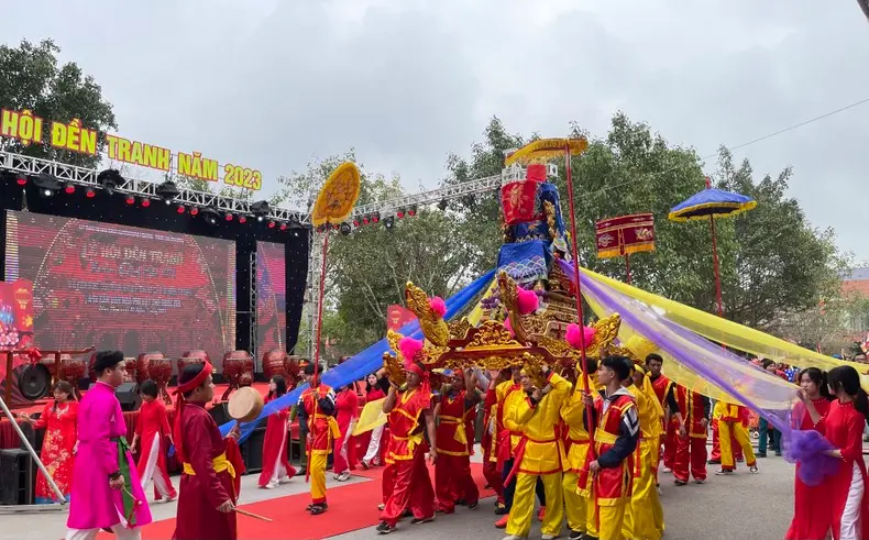 Lễ rước Thánh tại Lễ hội truyền thống Đền Tranh