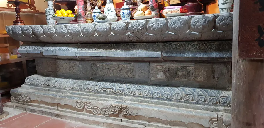 Hương án tại Chùa Khám Lạng