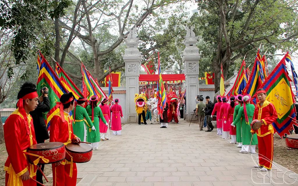 Không gian tại Hội đền Voi Phục