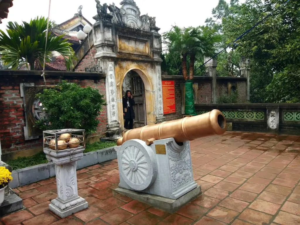 Di tích Núi Quyết Và Phượng Hoàng Trung Đô