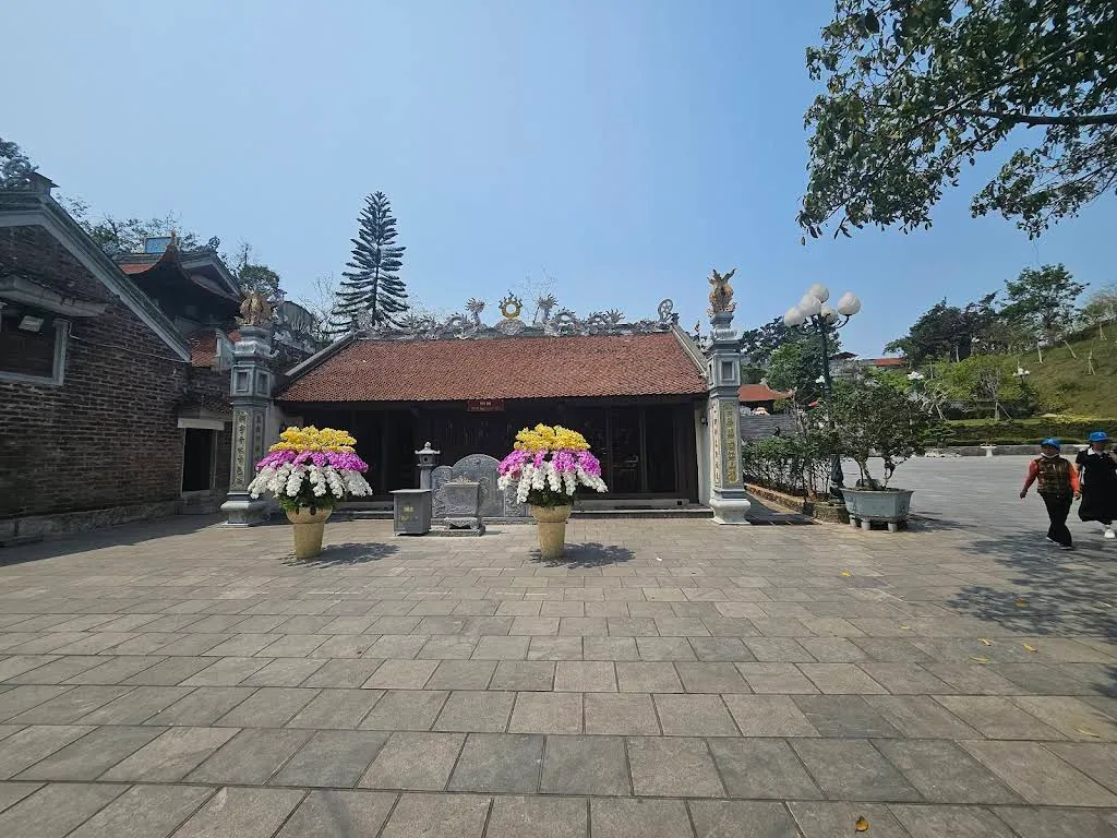 Đền cửa ông nhìn toàn cảnh