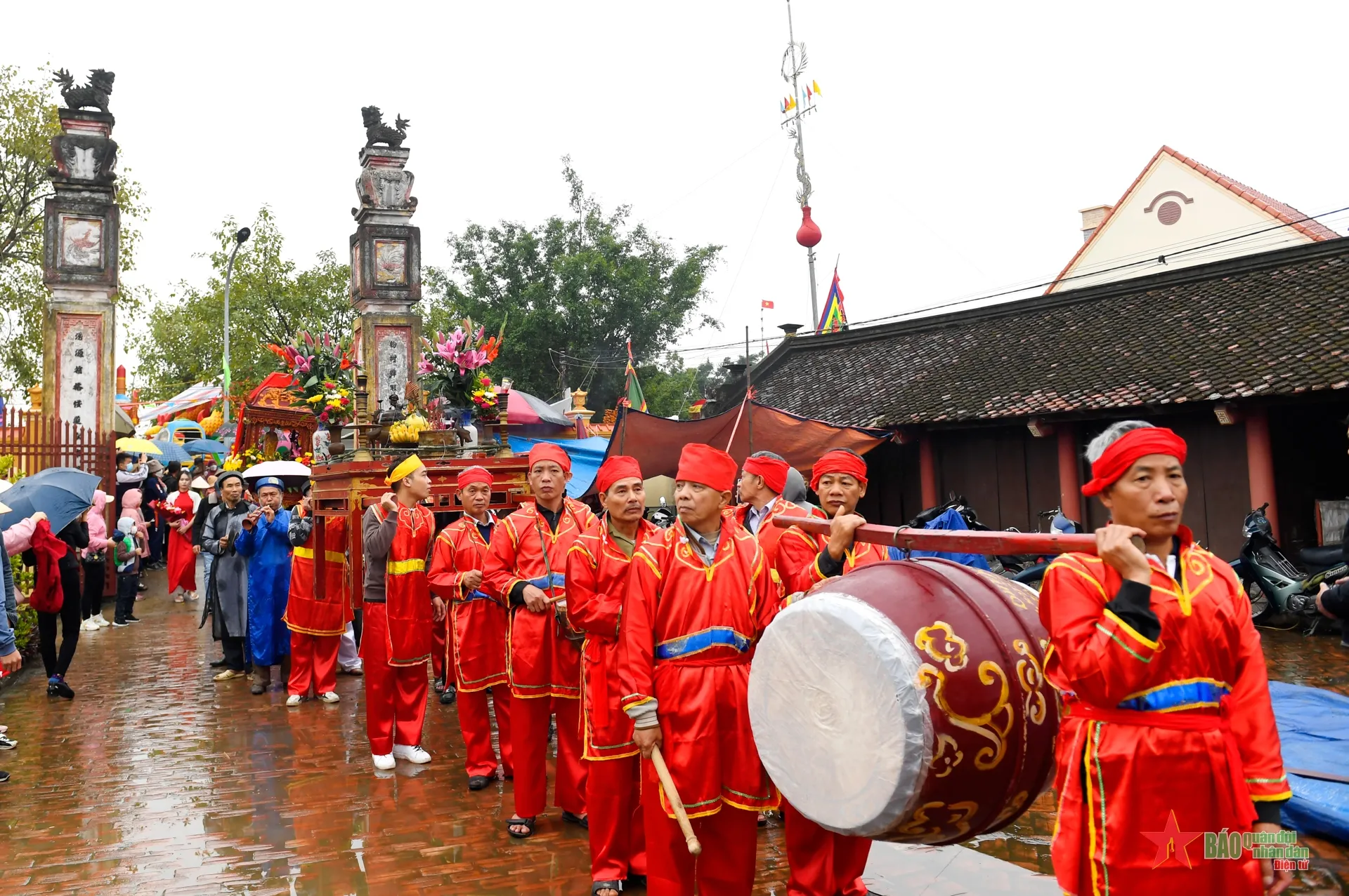 Đoàn rước Lễ hội chùa Ngọc Tiên