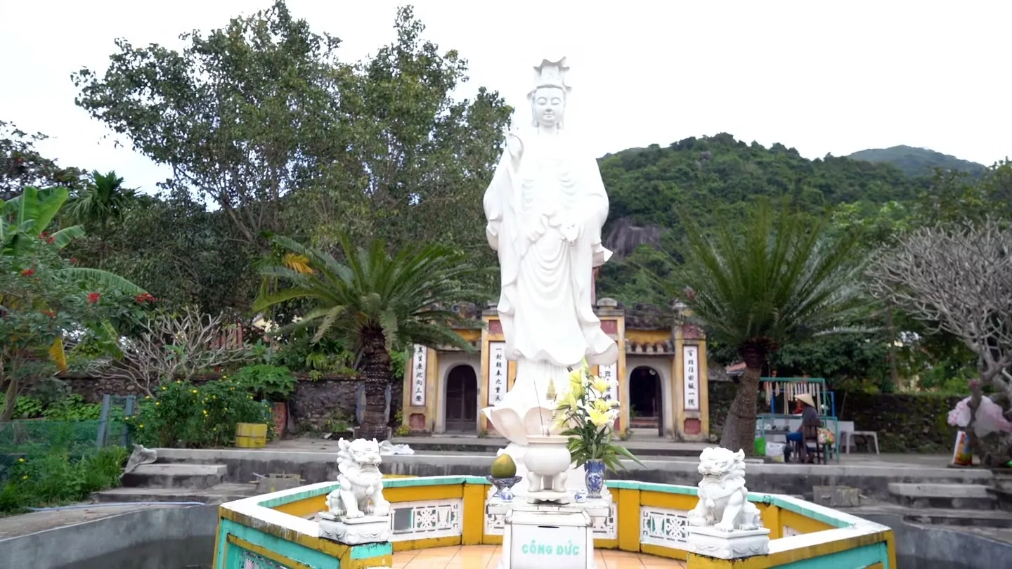 Tượng quan âm trong không gian chùa Hải Tạng