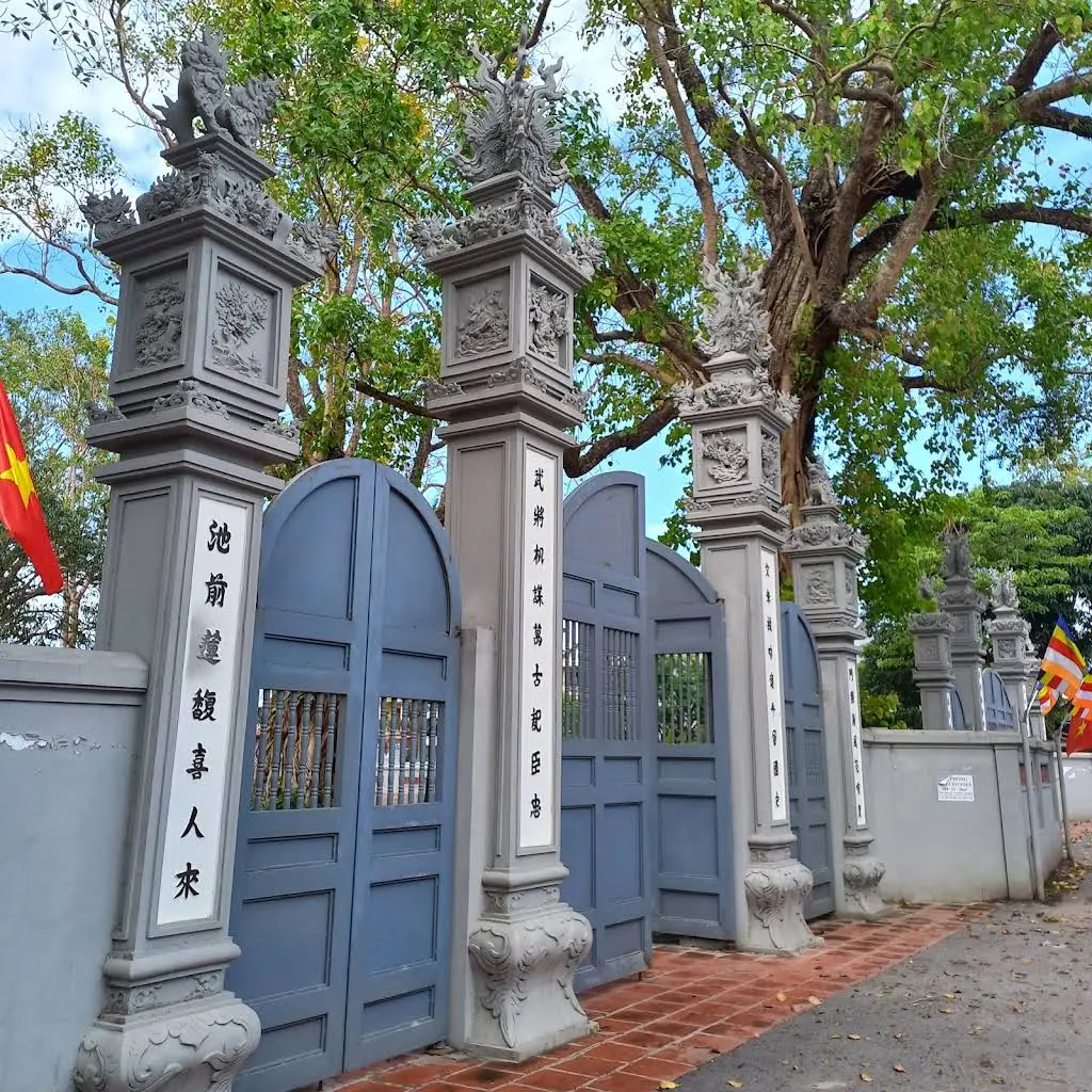 Cổng tam quan di tích Chùa Kiêu Kỵ