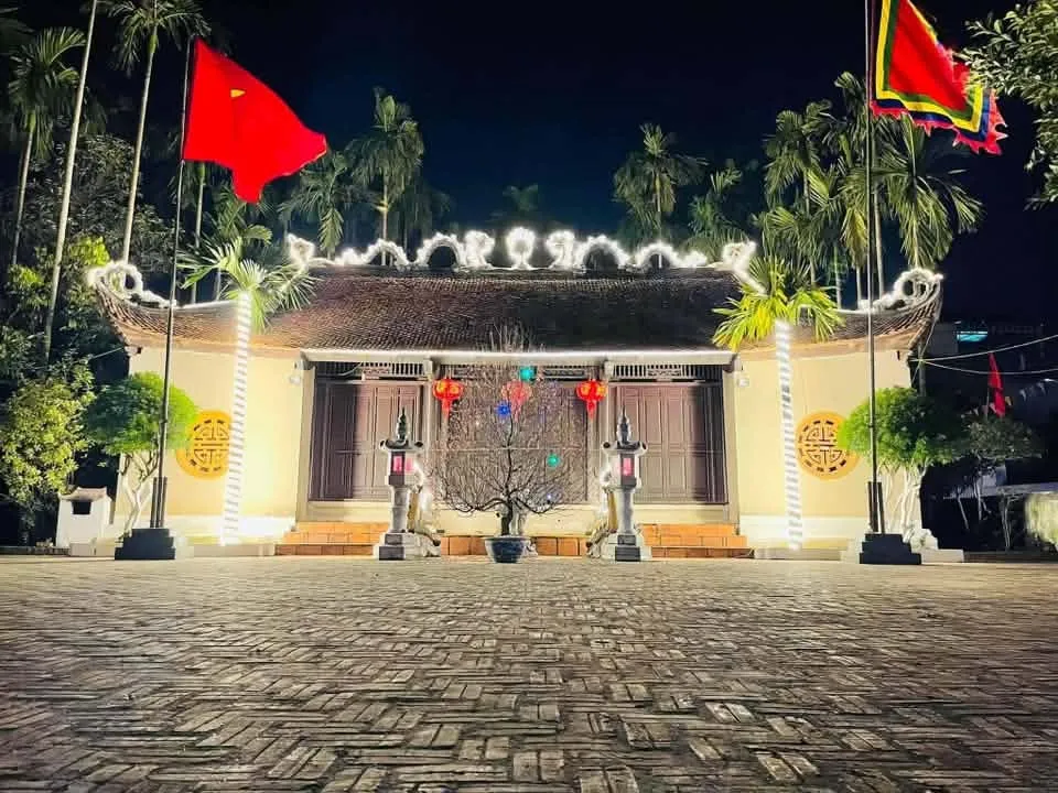 Đình Giang Chính về đêm