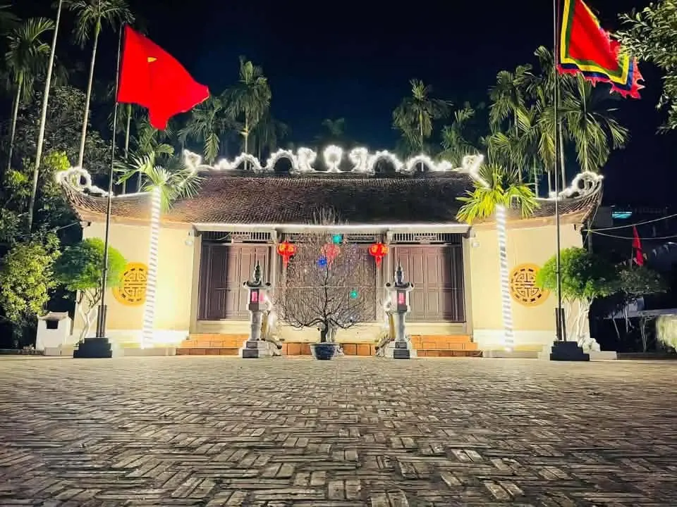 Đình Giang Chính về đêm