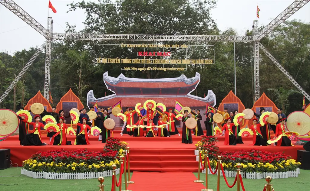 Tiết mục văn nghệ tại Lễ hội Bổ Đà