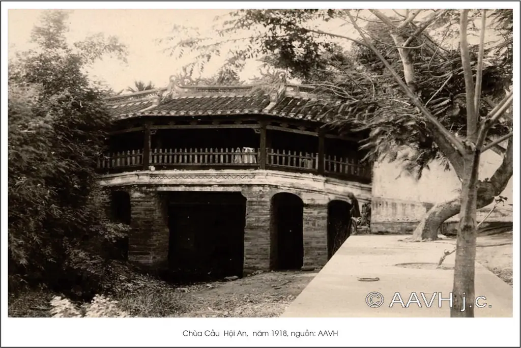 Chùa Cầu vào năm 1918