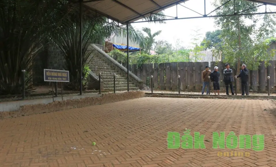 Nền móng nhà ngục Đăk Mil cũ còn được giữ gìn cho tới ngày nay