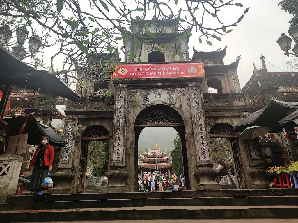 Cổng tam quan di tích Chùa Thiên Trù