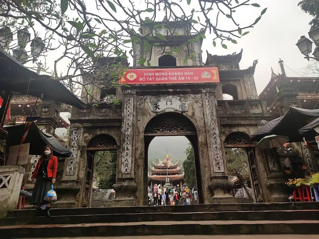 Cổng tam quan di tích Chùa Thiên Trù