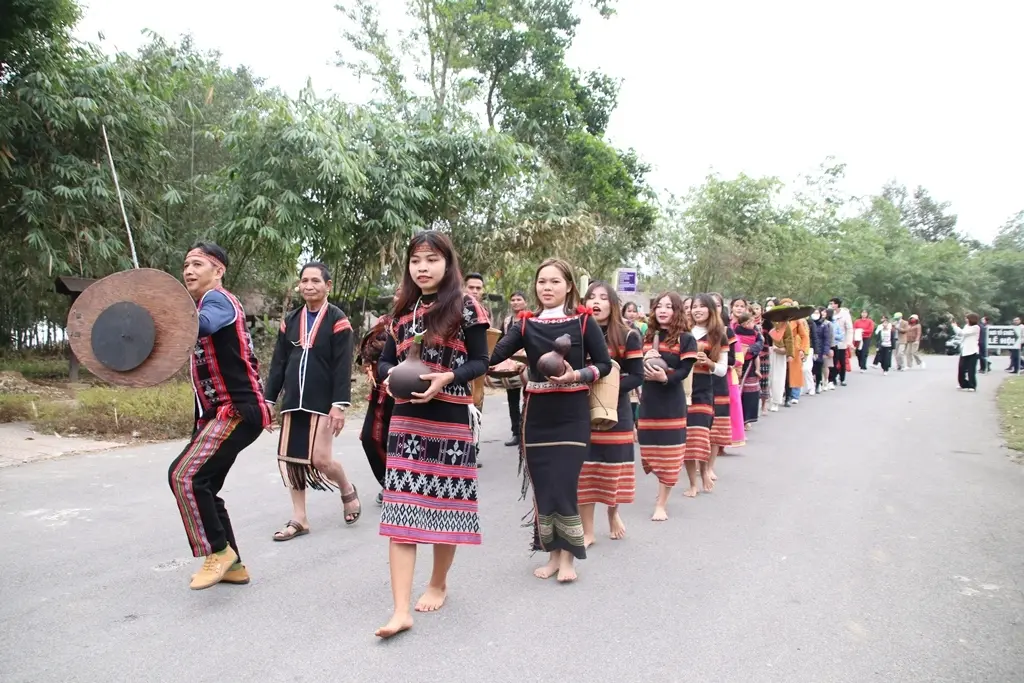 Đoàn rước Lễ cúng bến nước