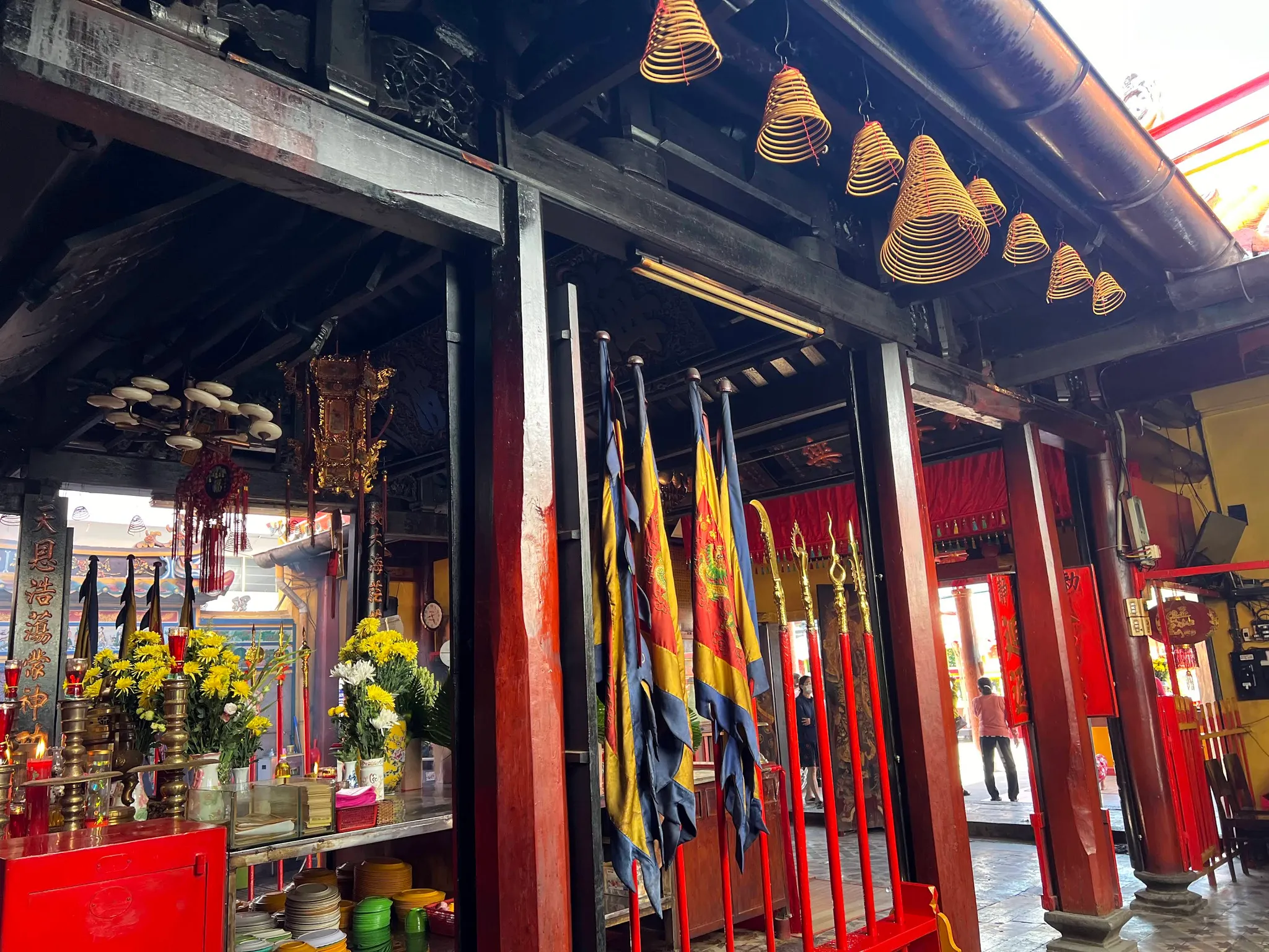 Cảnh quan bên trong di tích Thiên Hậu Cung