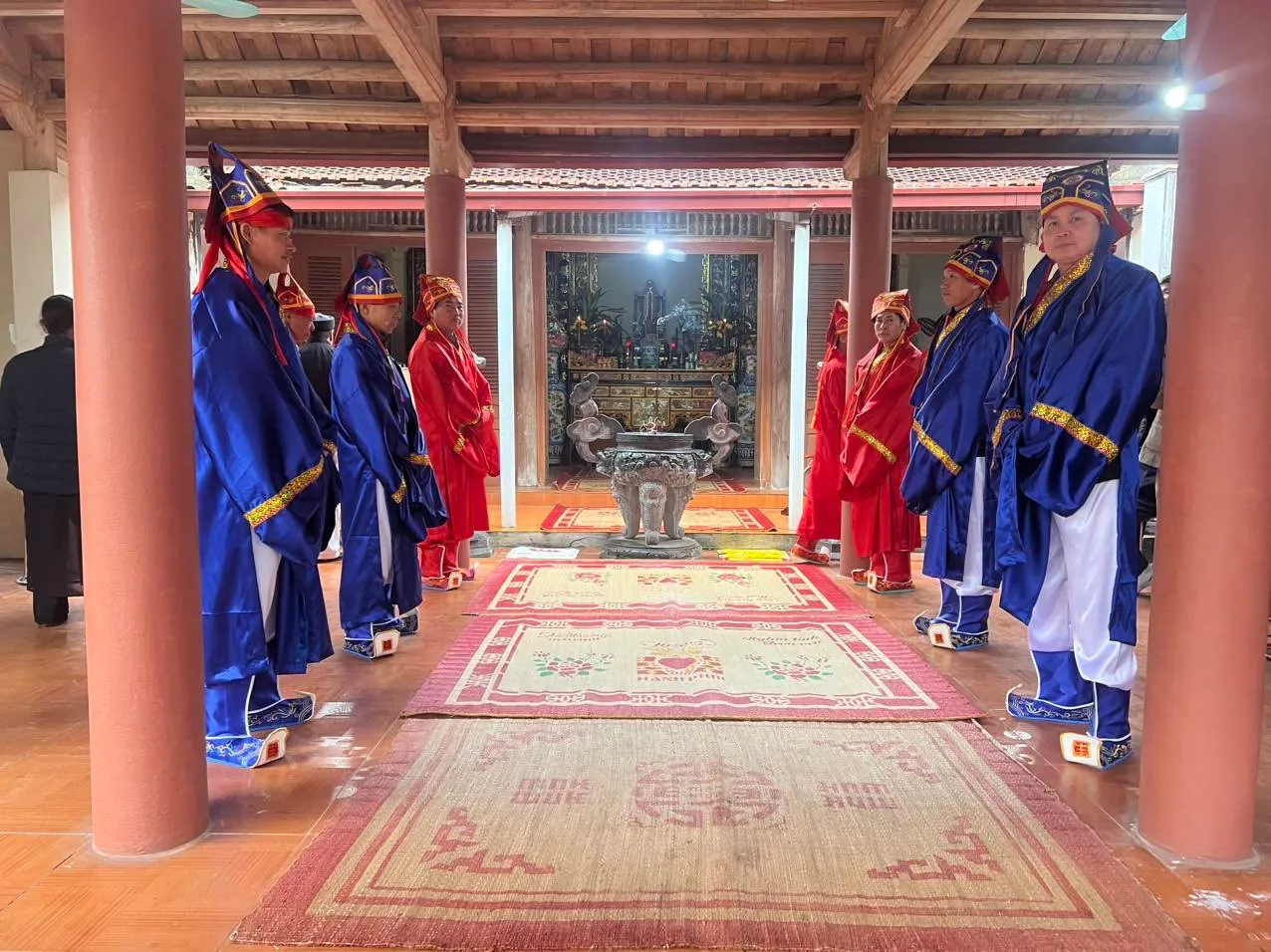 Bên trong Nhà Thờ Tổ Họ Ngô Lệnh Tộc