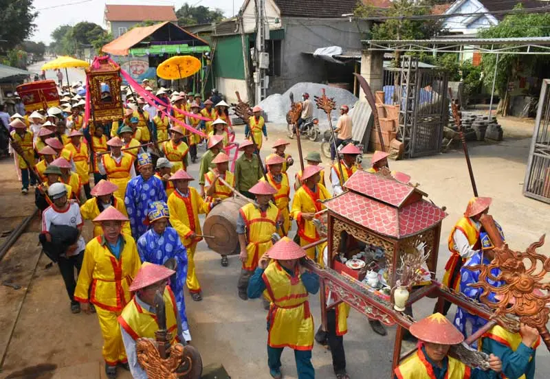 Rước kiệu Hội đền Bạch Mã