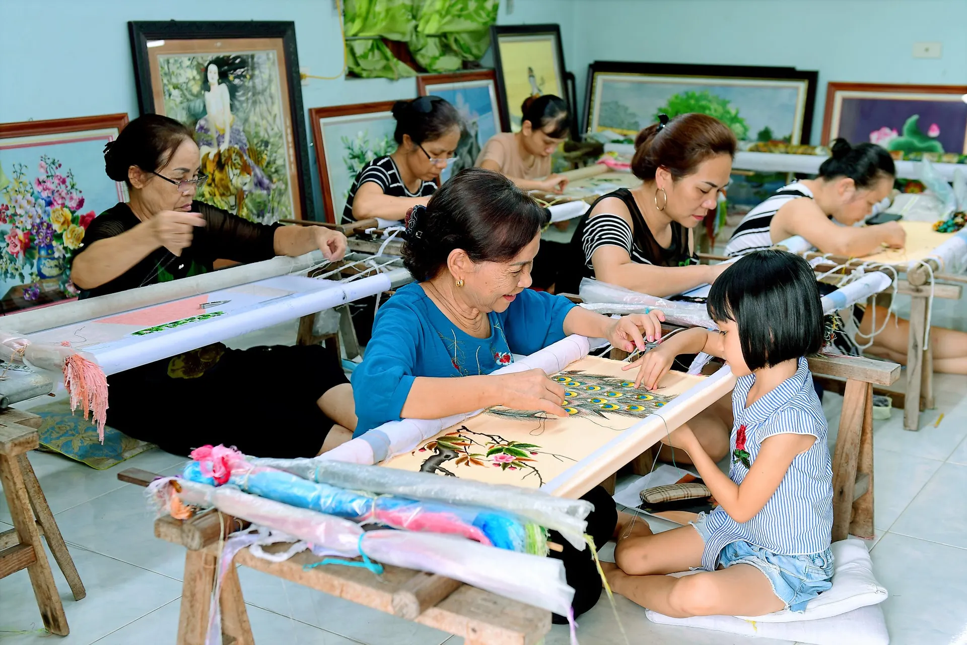 Lớp truyền dạy nghề tại làng nghề Xuân Nẻo