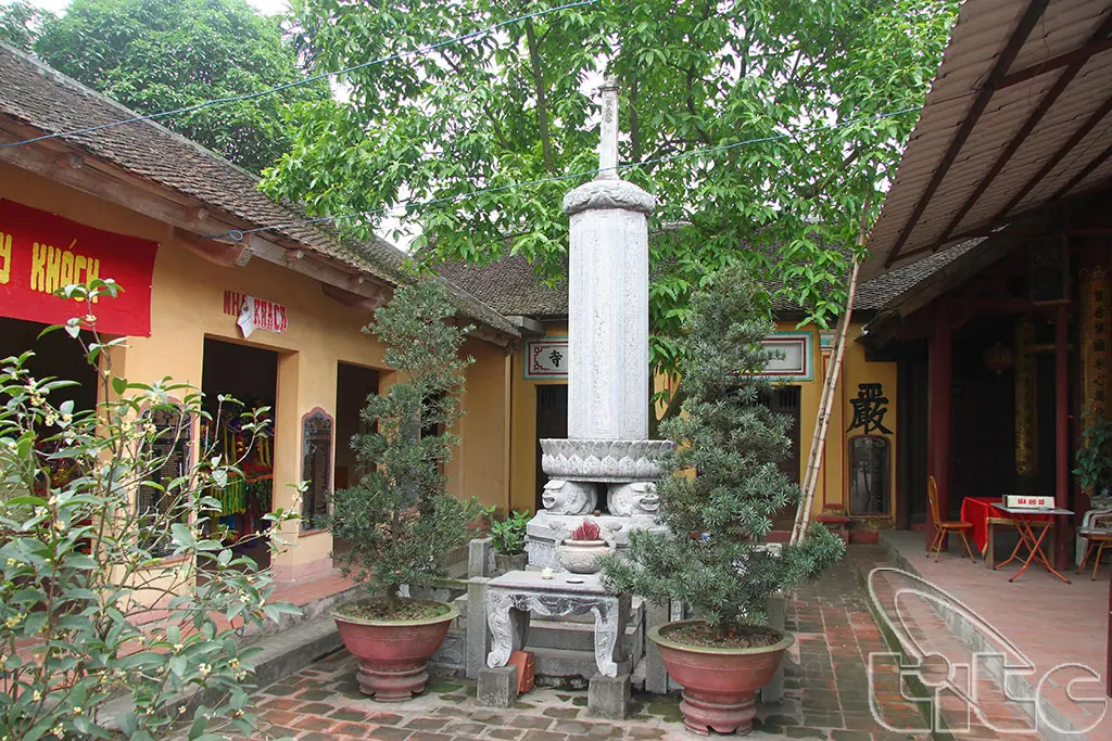 Tháp kính thiên tại Đền Ghênh