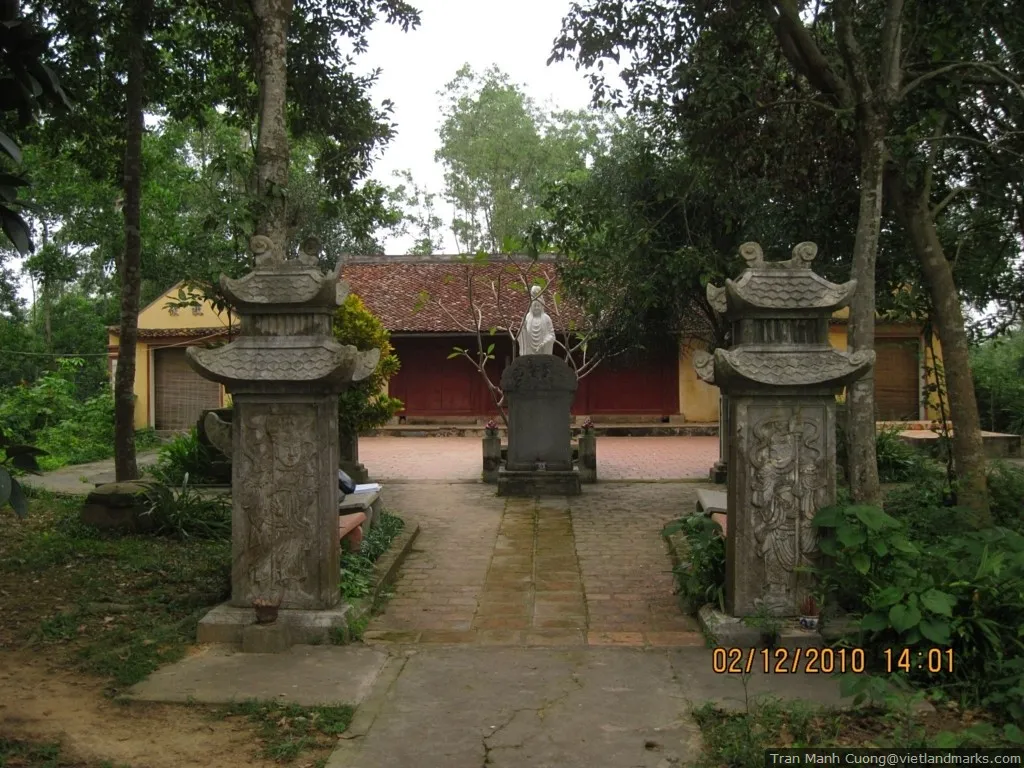 Khuôn viên Chùa Bảo Lâm