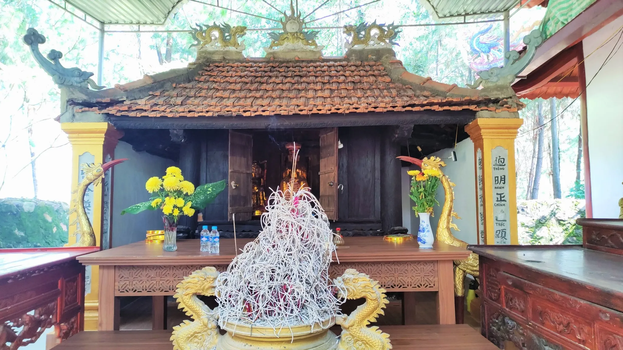 Thượng điện Đền Tam Lang