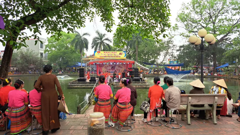 Khung cảnh Lễ hội Đình Chùa Phù Lão
