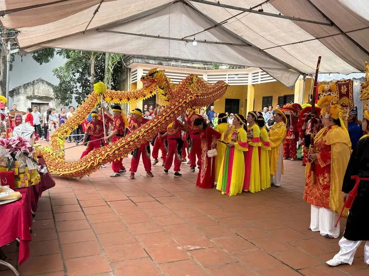 Không khí lễ hội tại Hội làng Mỹ Ả