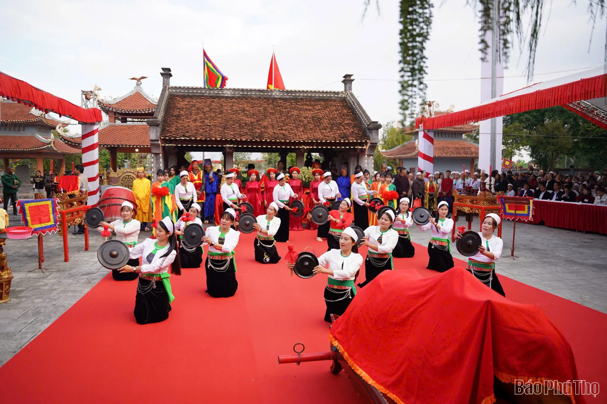 Tiết mục văn nghệ truyền thống tại Lễ giỗ Đức Thánh Mẫu Đinh Thị Đen