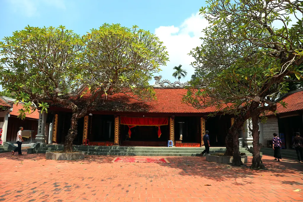 Chính điện đình Hòe Thị