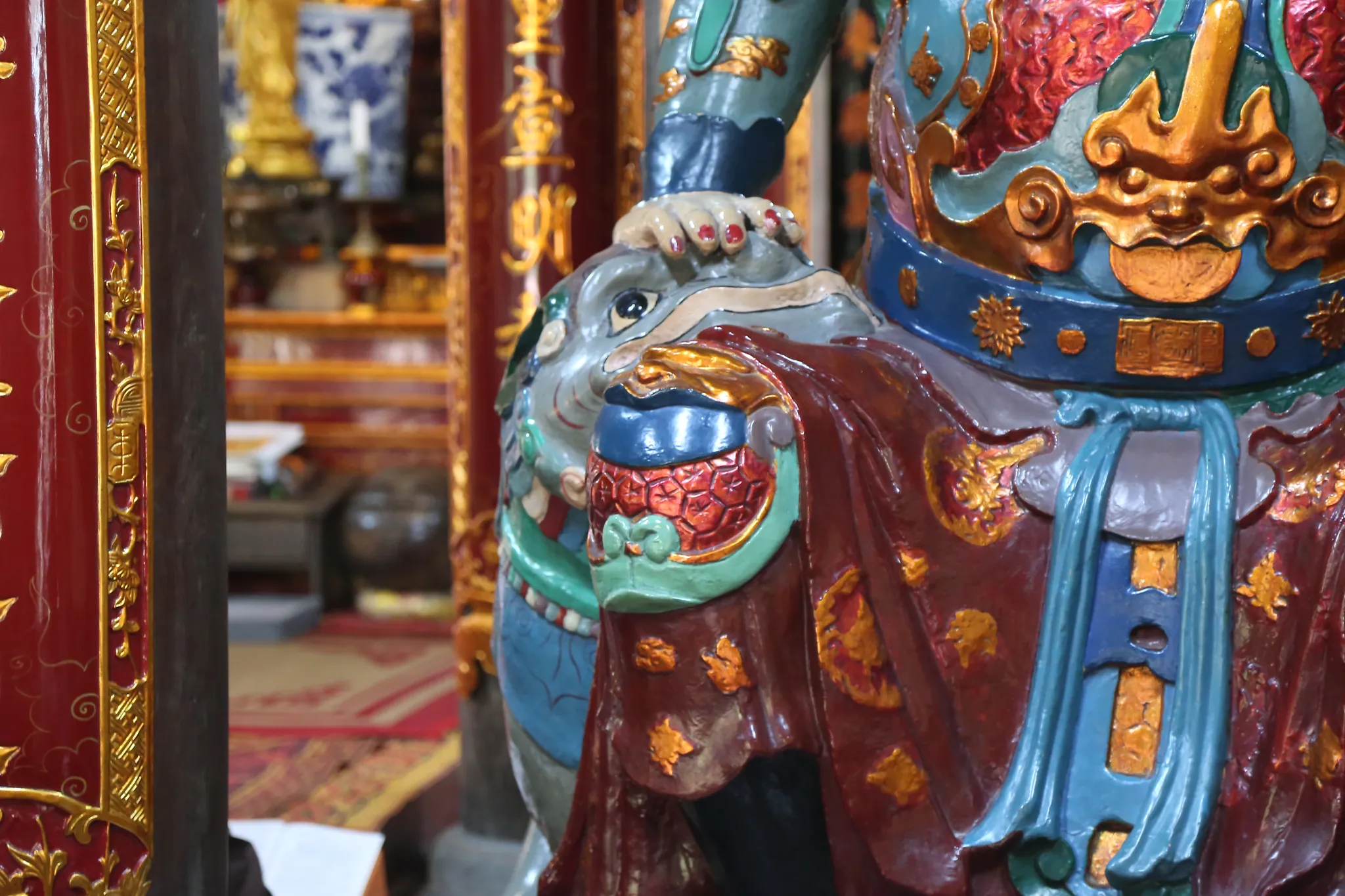 Tượng hộ pháp trong Chùa Linh Ứng (Chùa Thị Cấm)