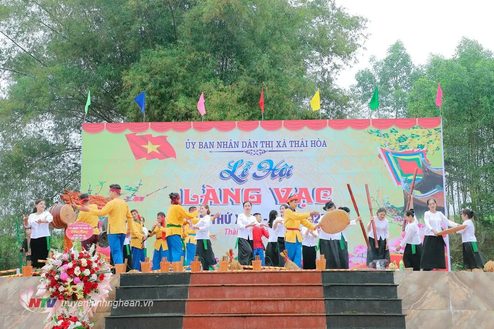 Tiết mục cồng chiêng chào mừng Lễ hội Làng Vạc