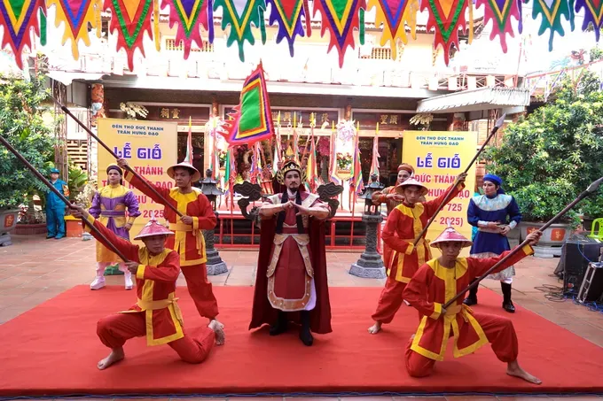 Tiết mục cải lương tại Lễ giỗ Trần Hưng Đạo