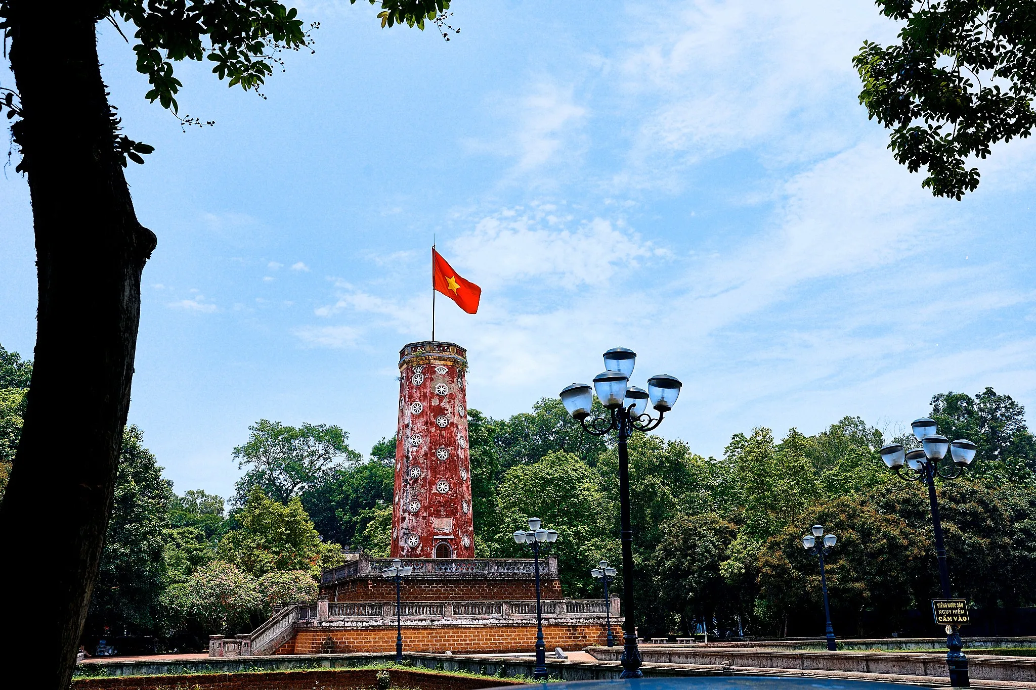 Cột cờ tại di tích Thành Cổ Sơn Tây