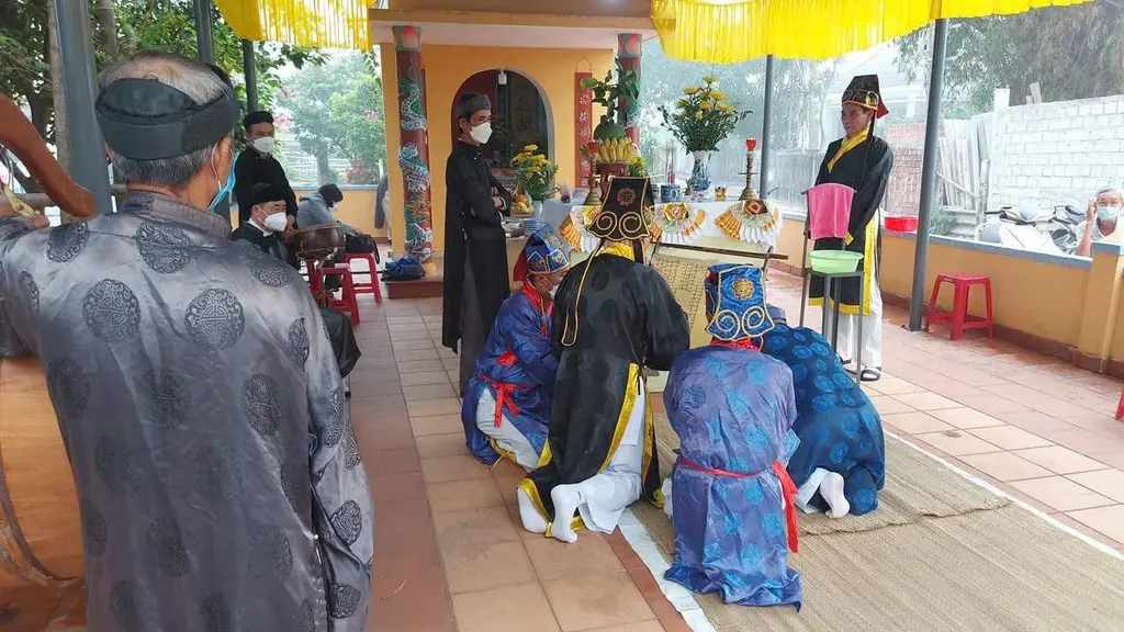 Đọc chúc văn tại Lễ hội Tắt Bếp