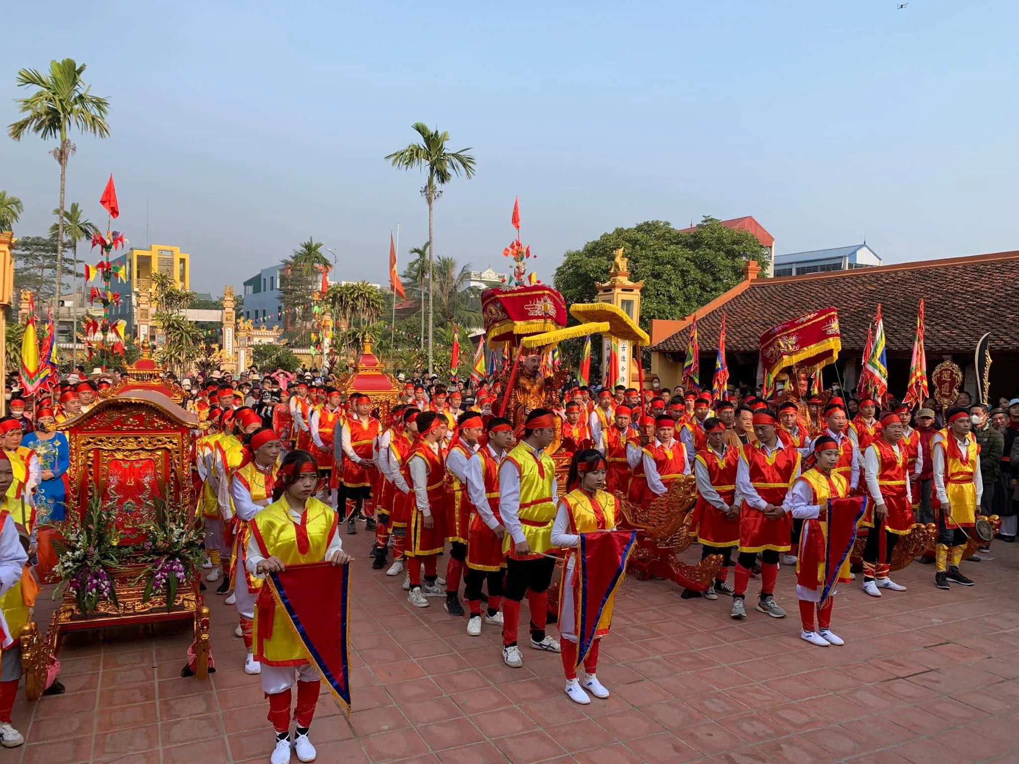 Quang cảnh Hội làng Đoan Nữ