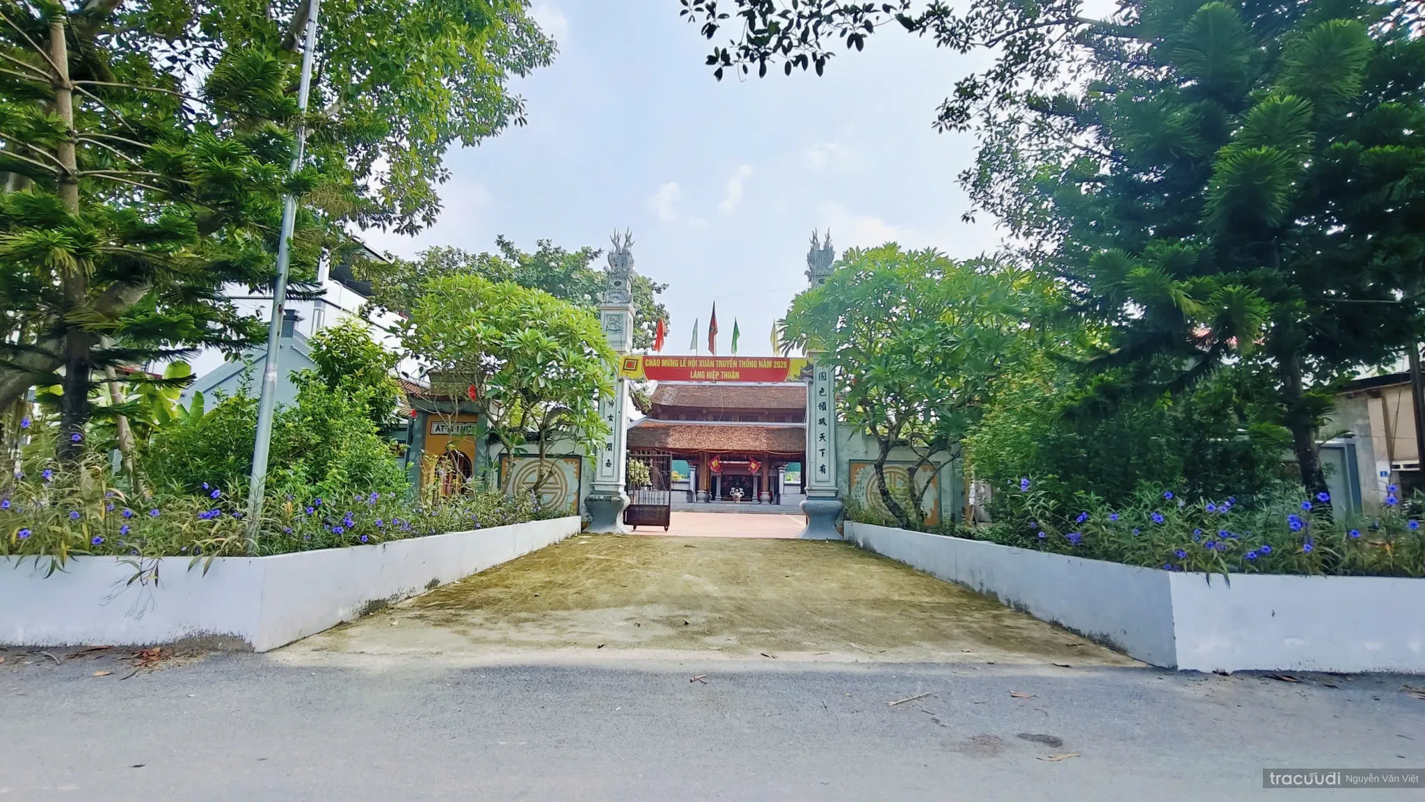 Nghi môn đền Ngoài ngày đản sinh của Thánh