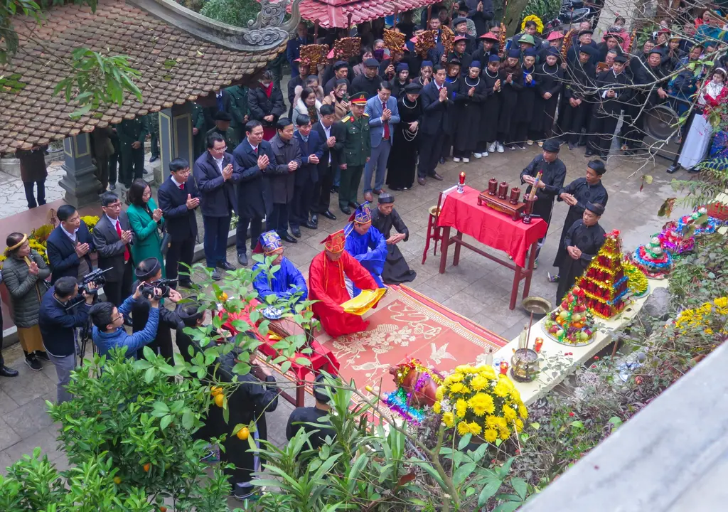 Các đại biểu dự Lễ khai mạc Lễ hội đền Đuổm