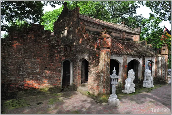 Tam quan Đền Chùa Bà Tấm